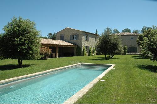 Grande maison à Gordes, meublée et aménagée